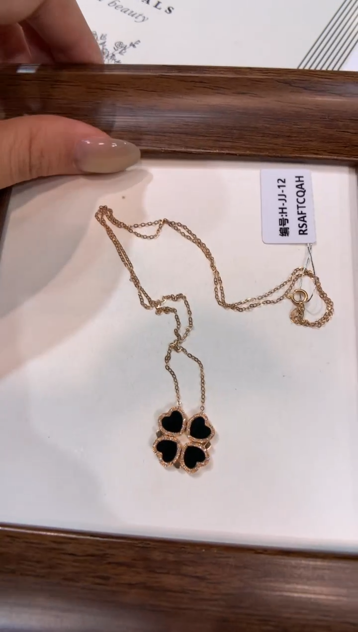 颈饰18K金镶嵌翡翠爱心套链18K金链