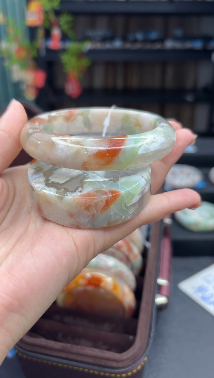 【闪购商品】石英质玉手镯未镶嵌106（65圈赠送镯心）