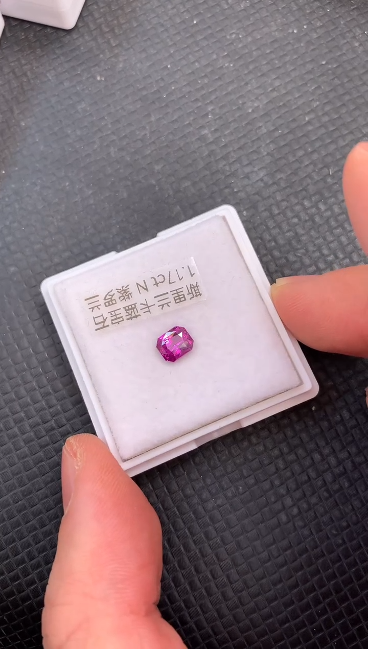 【闪购商品】蓝宝石裸石未镶嵌天然无烧紫色蓝宝石