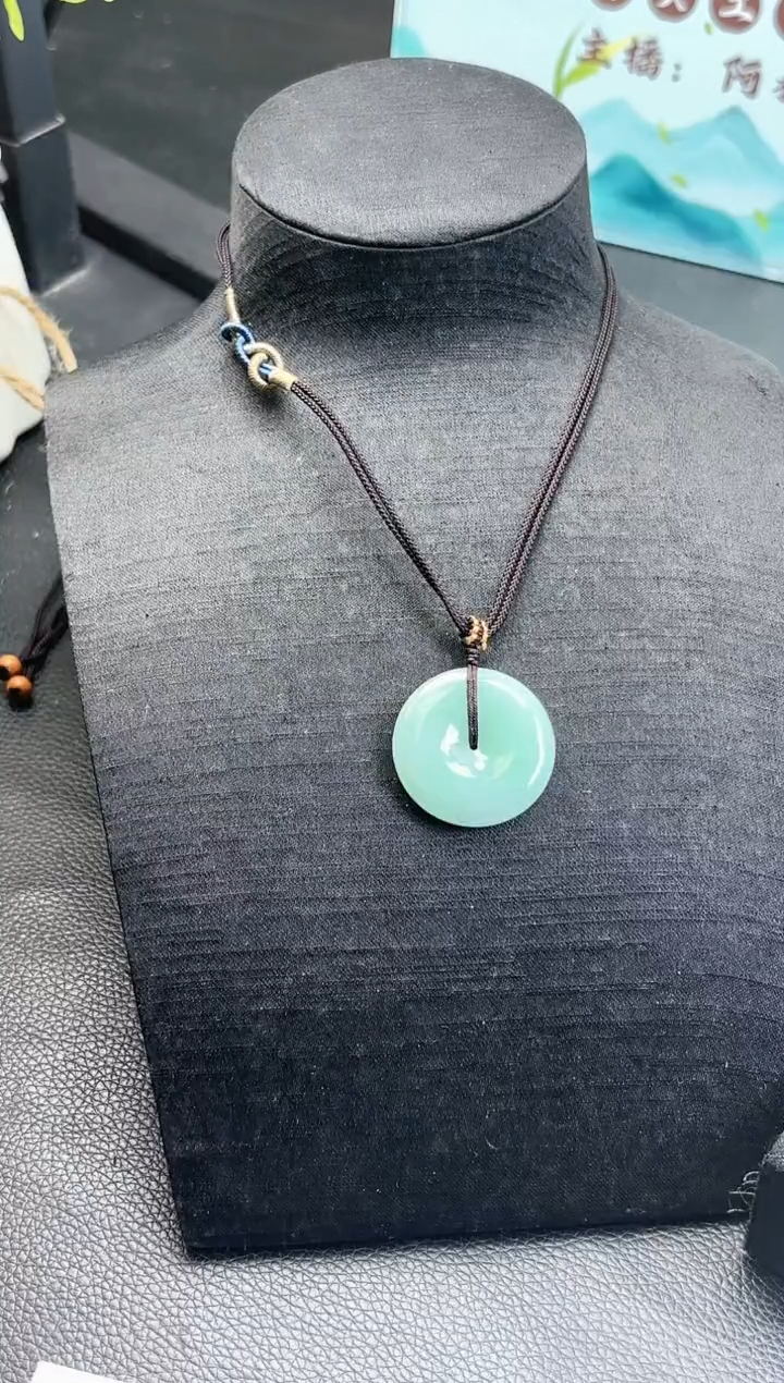 【闪购商品】翡翠颈饰未镶嵌平安扣