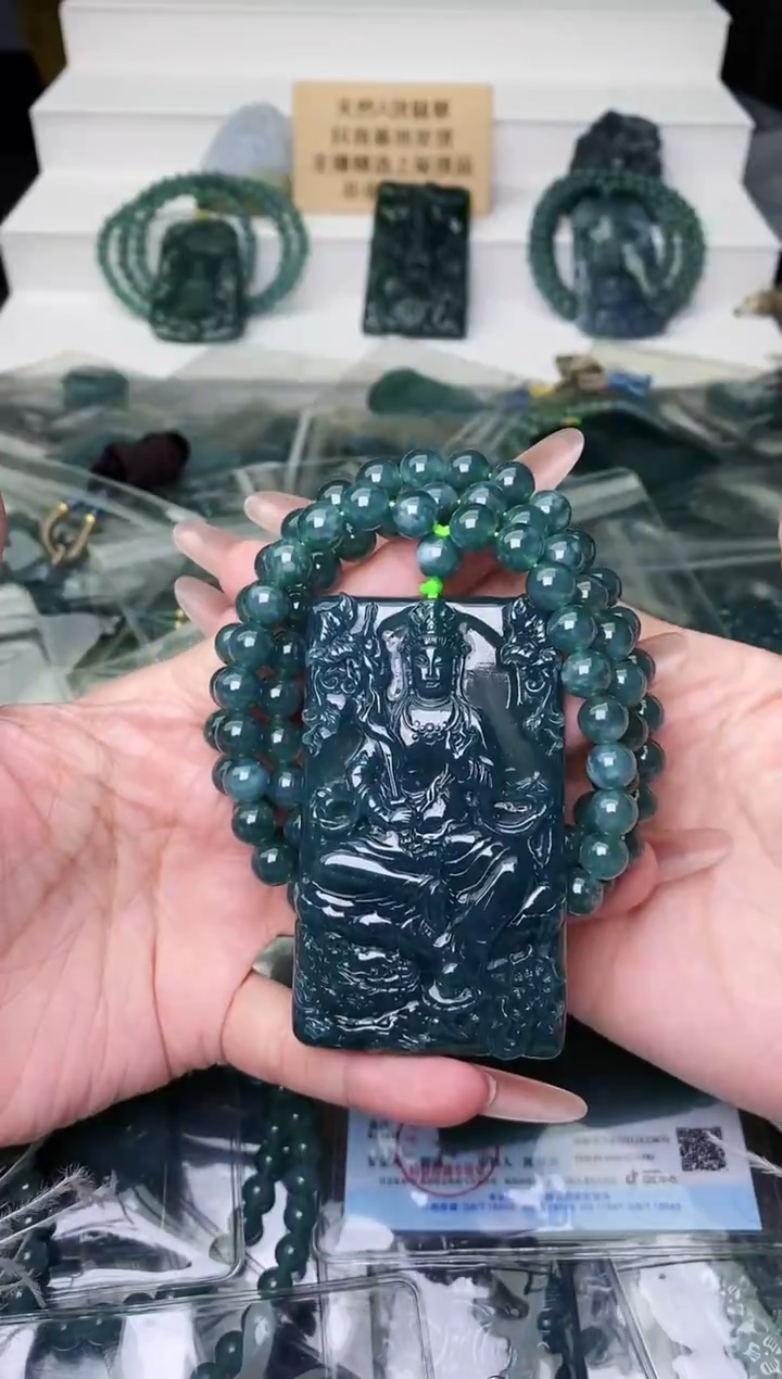 颈饰未镶嵌翡翠 