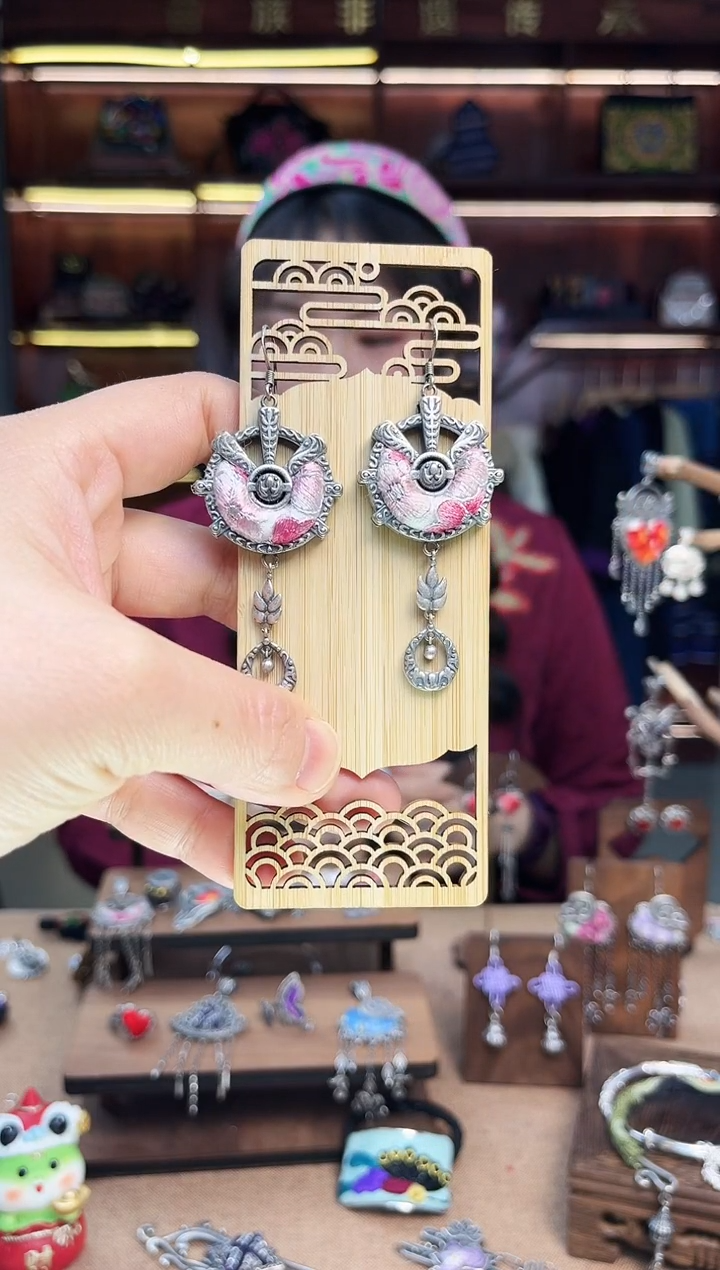 【闪购商品】织绣1652黔东南苗族刺绣