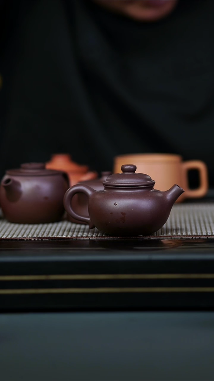 茶壶紫砂半手茄皮紫泥容天160cc