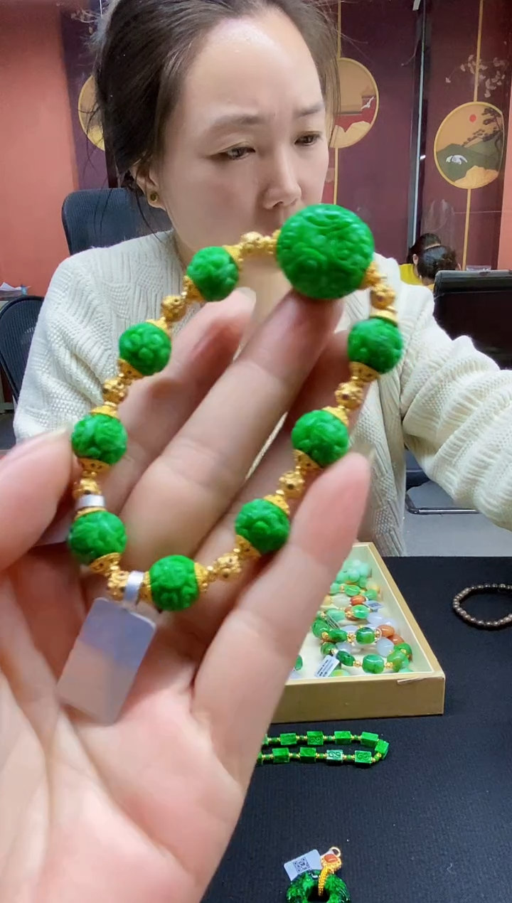 颈饰未镶嵌翡翠手串-90