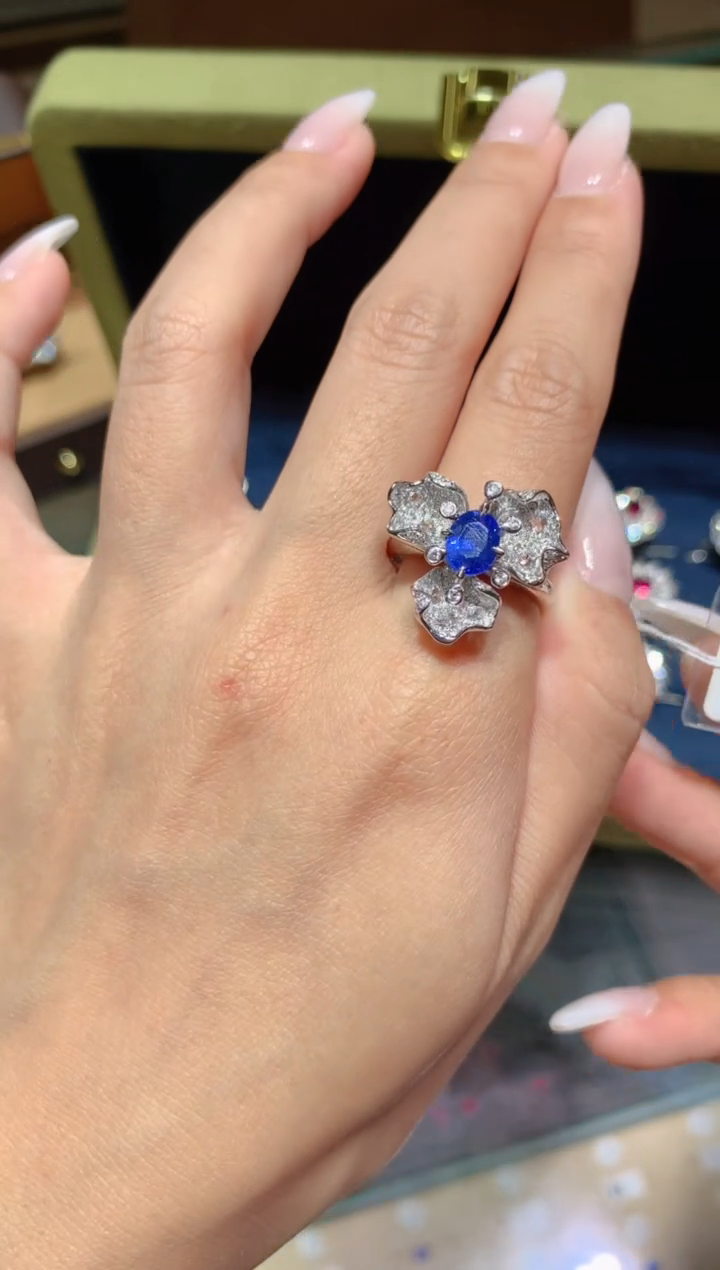 【闪购商品】蓝宝石戒指铂Pt950镶嵌1.4CT