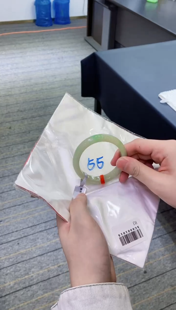 【闪购商品】翡翠手镯未镶嵌              