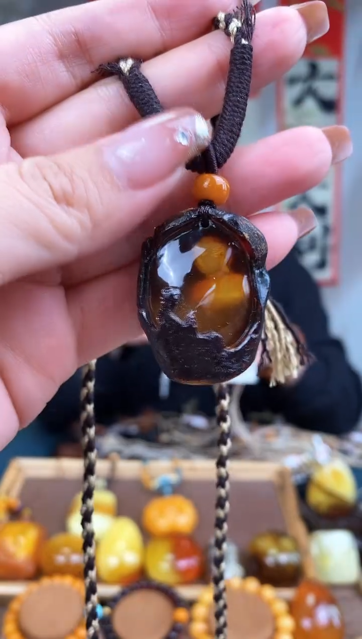 【闪购商品】琥珀裸石未镶嵌 基地发货 一物一证 顺丰包邮