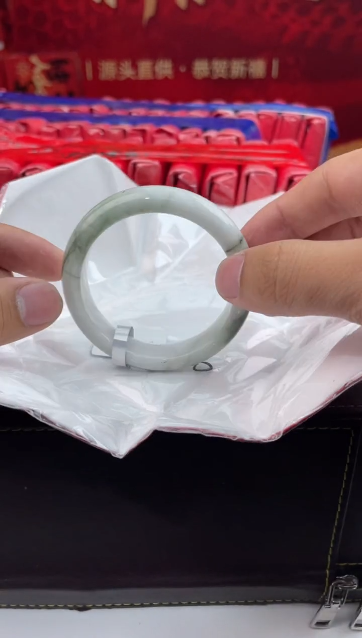 【闪购商品】翡翠手镯未镶嵌3翡翠手镯（微瑕）