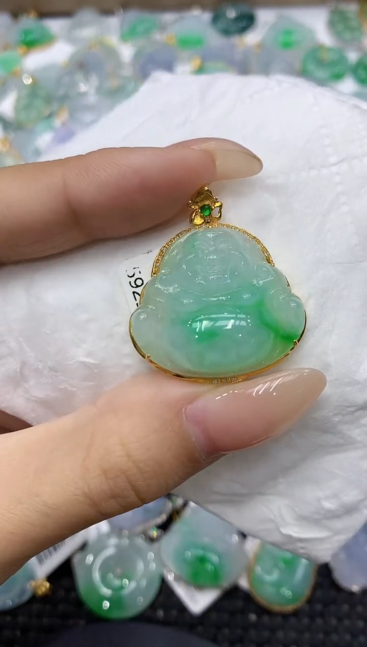 颈饰18K金镶嵌翡翠111111111111