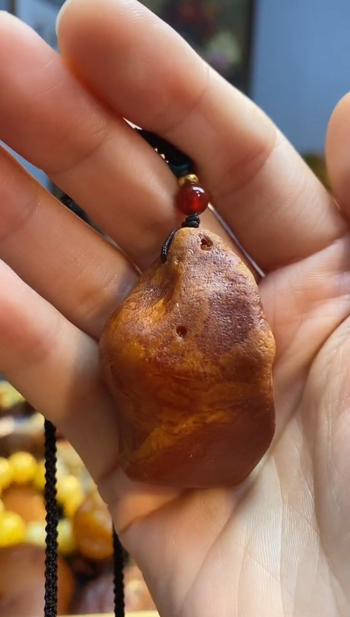 未镶嵌颈饰琥珀吊坠