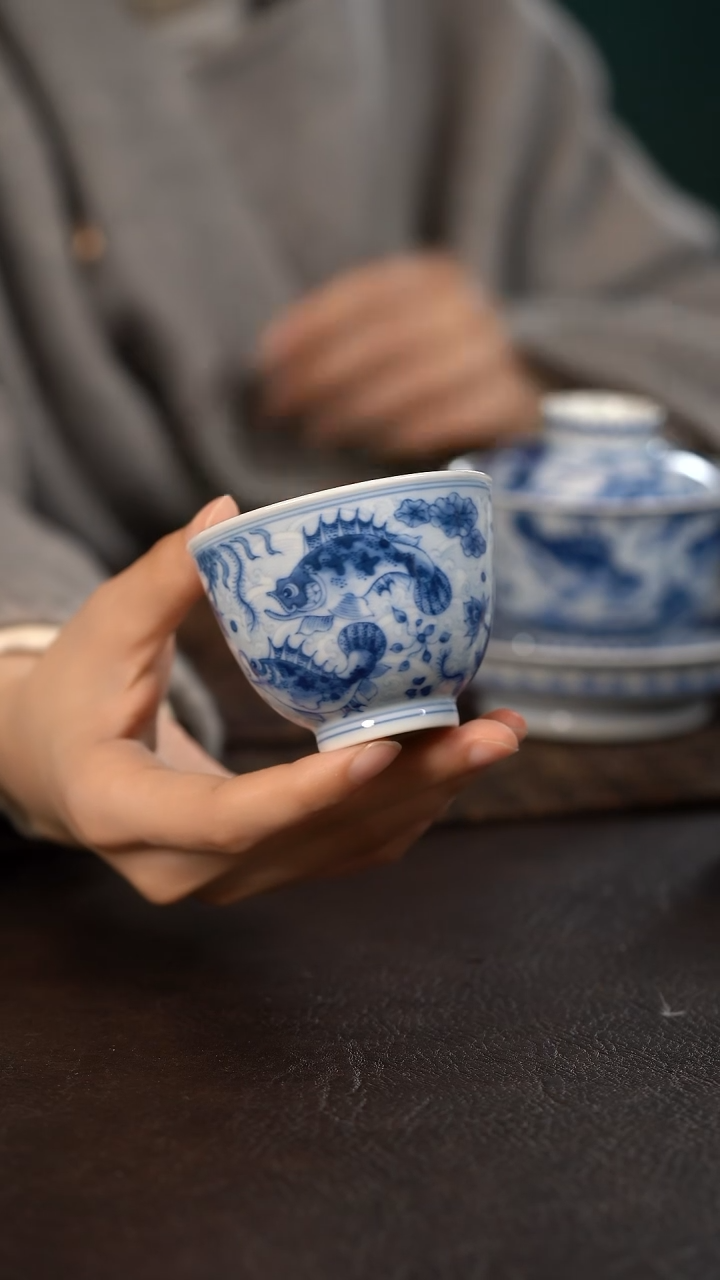 【闪购商品】杯望月怀古淡海水鱼藻纹直口杯