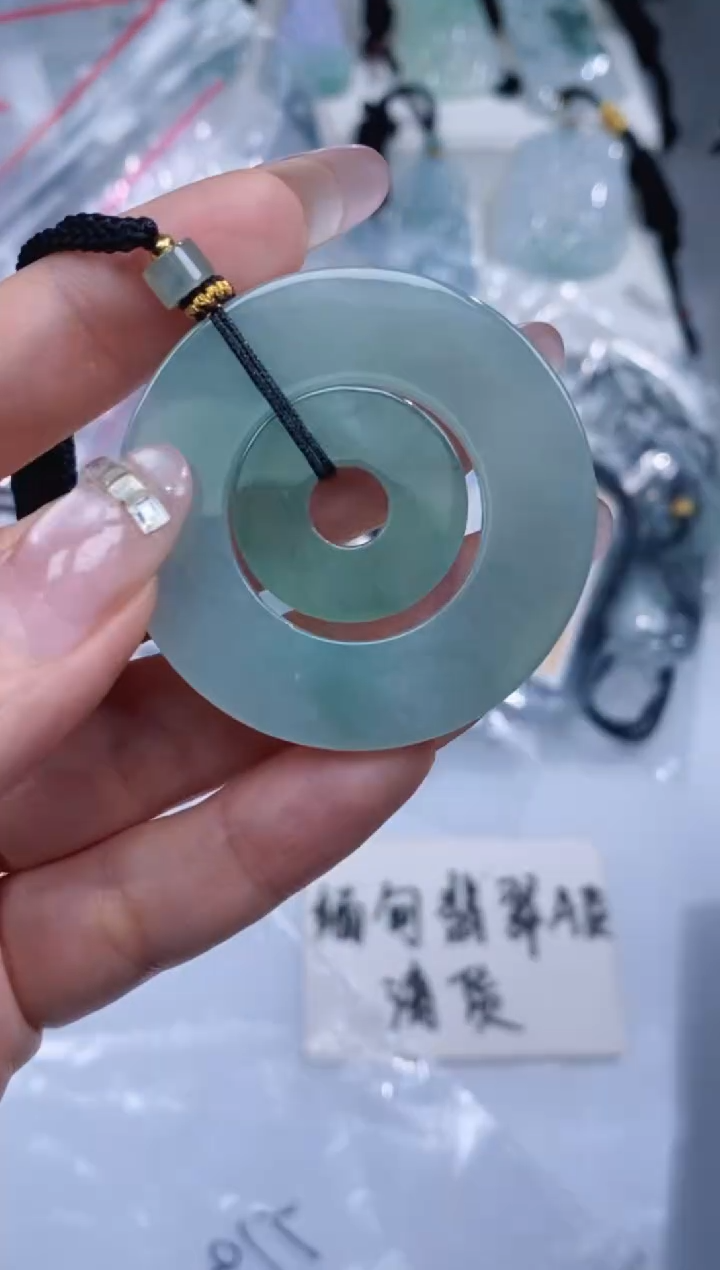 颈饰未镶嵌翡翠吊坠