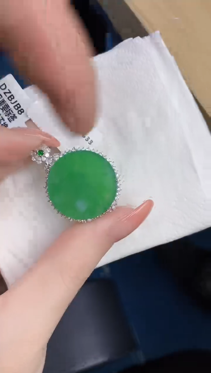 【闪购商品】翡翠颈饰18K金镶嵌天然缅甸翡翠A货