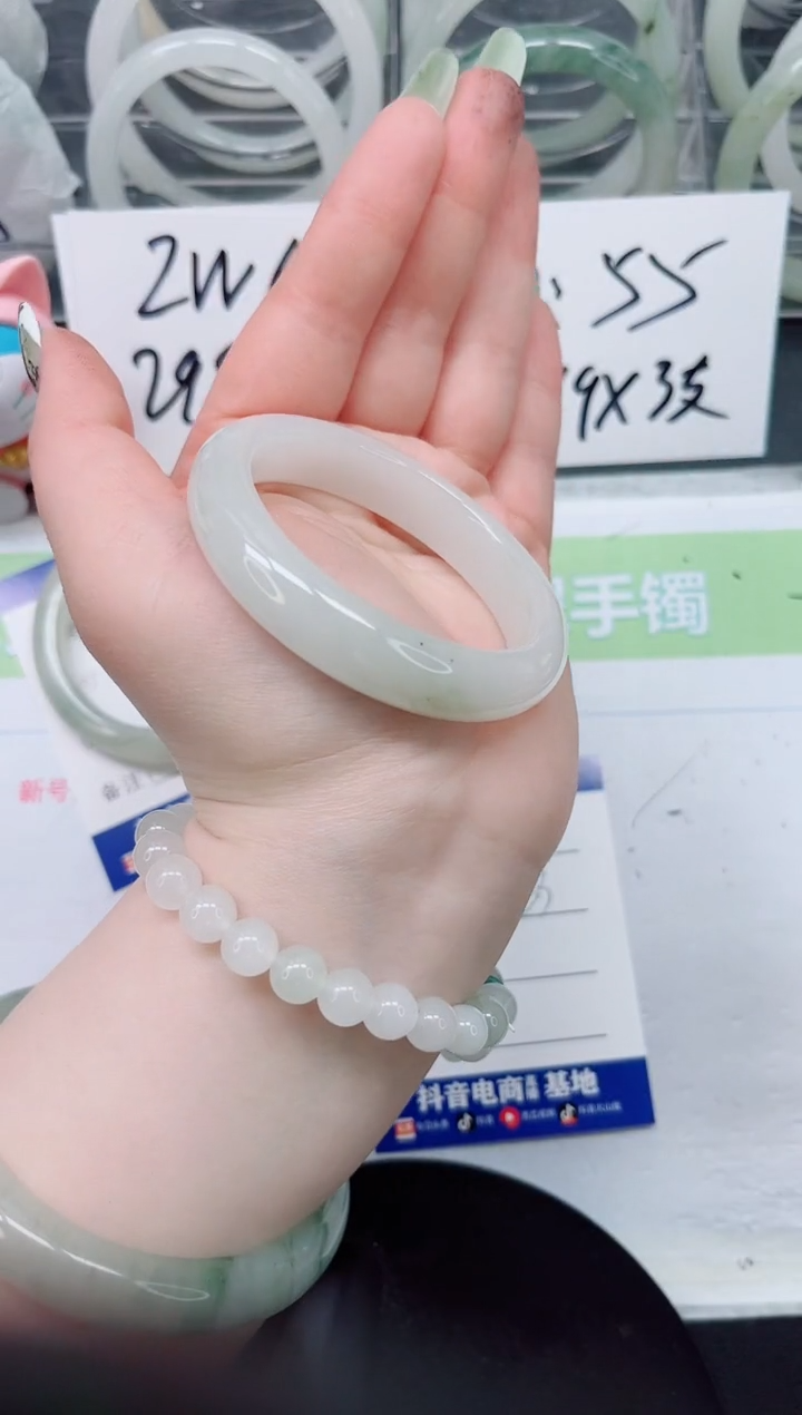 【闪购商品】石英质玉手镯未镶嵌a138