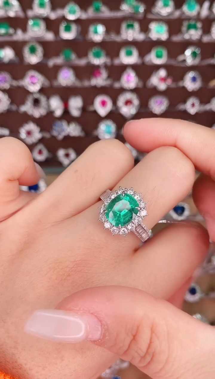 【闪购商品】祖母绿18K金戒指18K金镶嵌2.94克拉