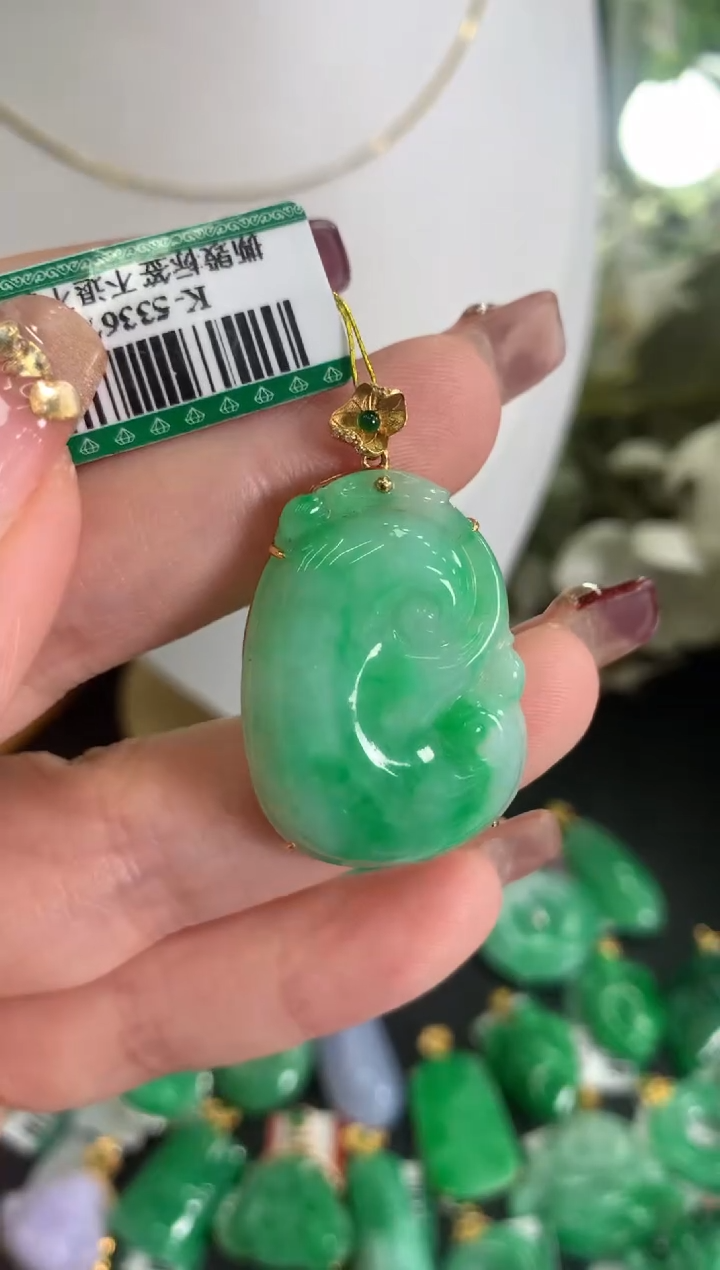 【闪购商品】翡翠吊坠(不含链)18K金镶嵌挂件