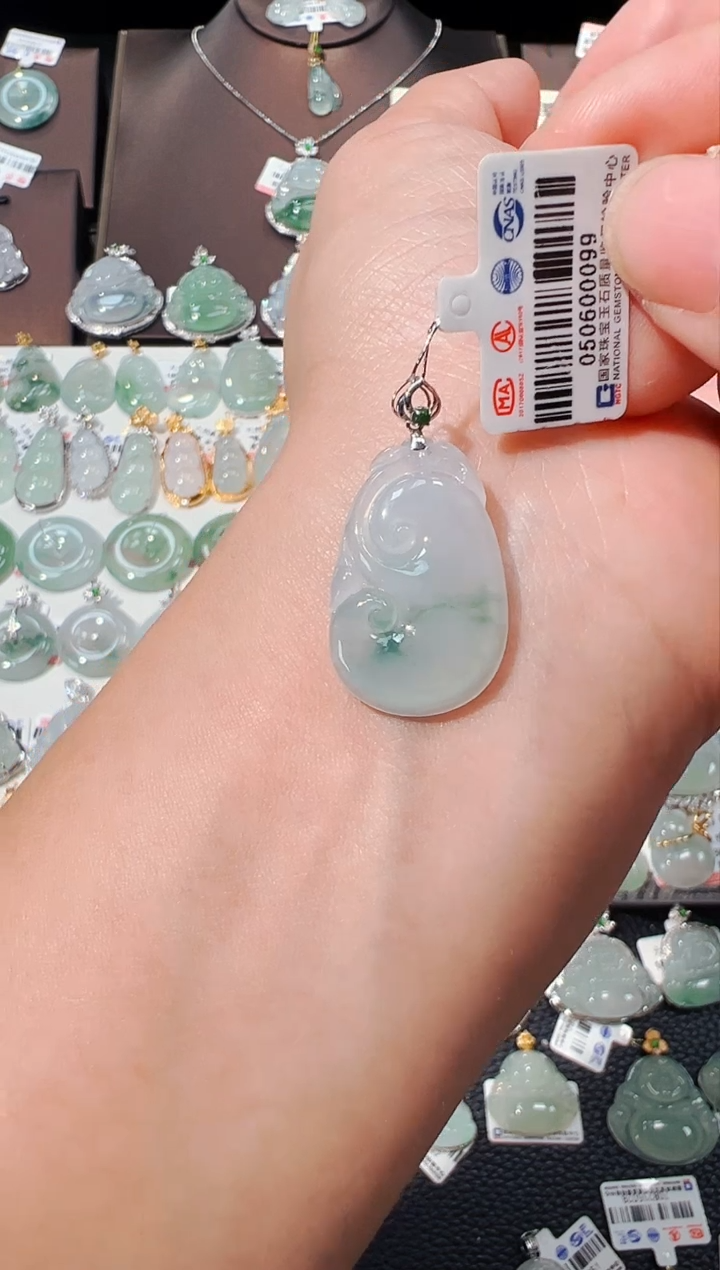 【闪购商品】翡翠吊坠(不含链)18K金镶嵌如意吊坠099