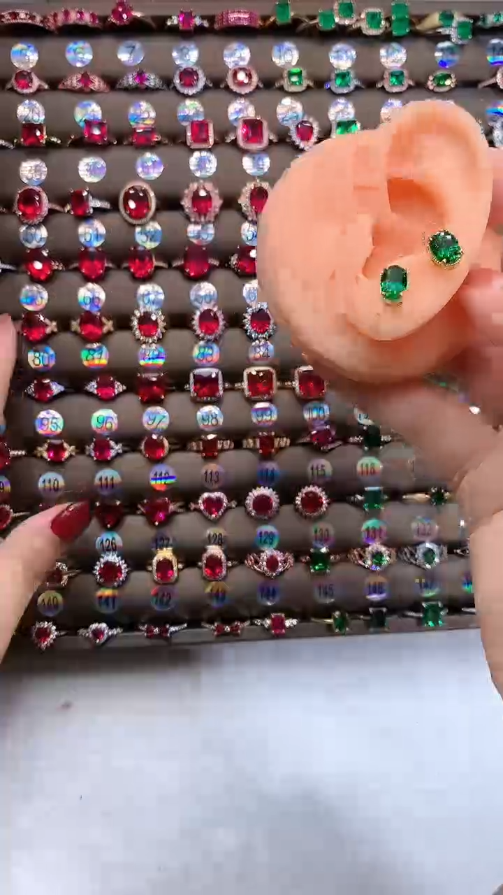 【闪购商品】透辉石耳饰银S925镶嵌金色6.8