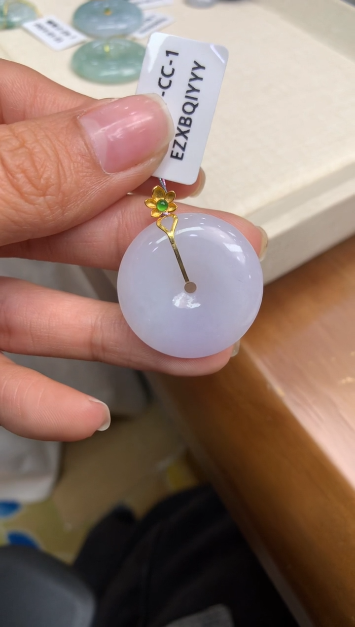 【闪购商品】翡翠颈饰18K金镶嵌平安扣