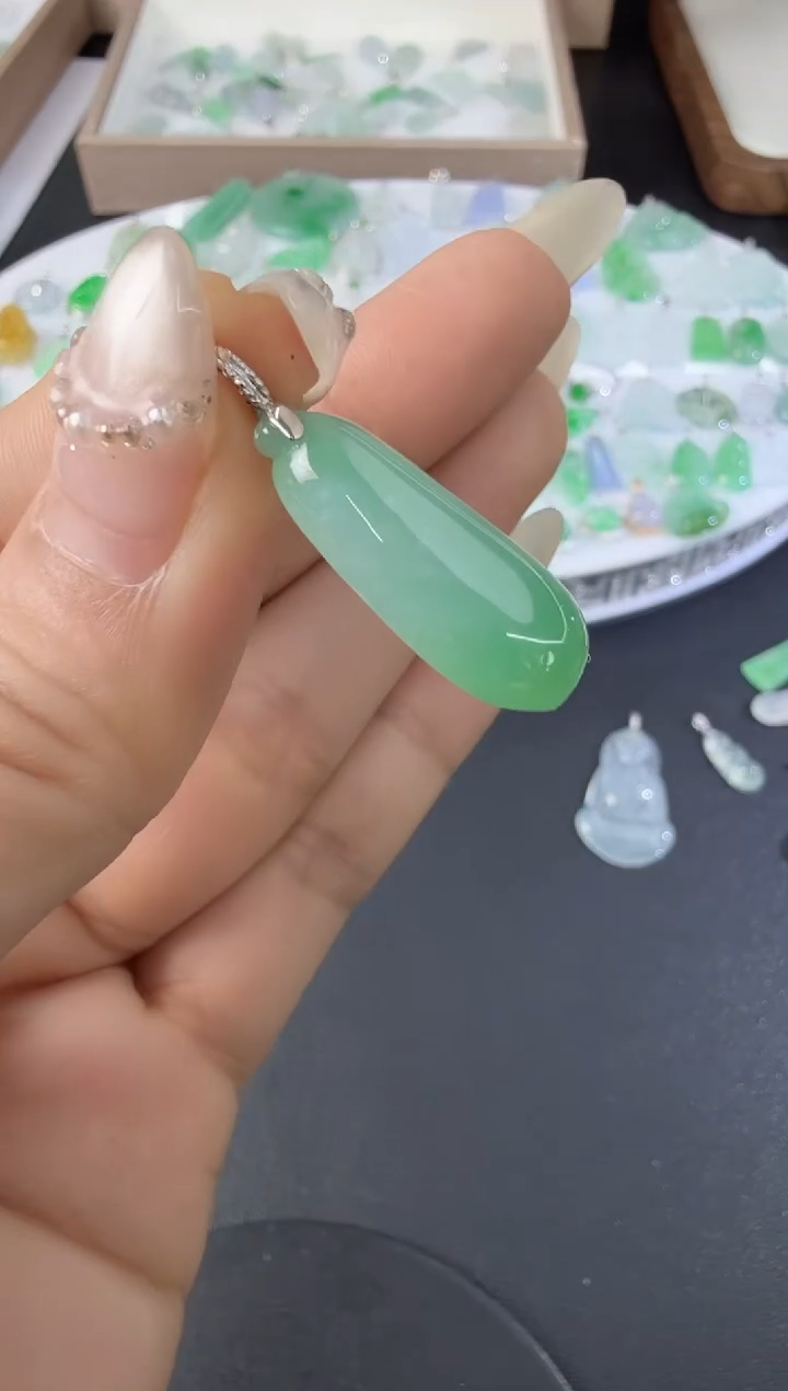 颈饰18K金镶嵌翡翠H1224-1501-640