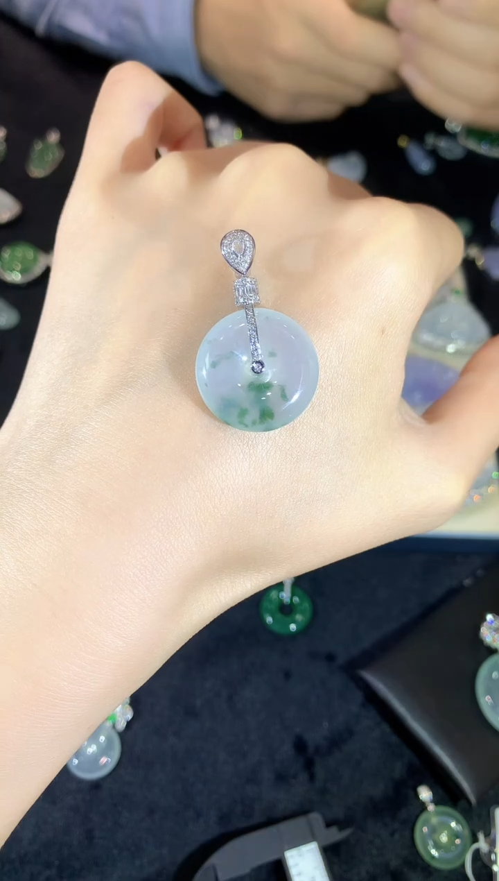 【闪购商品】翡翠吊坠(不含链)18K金镶嵌a133时尚