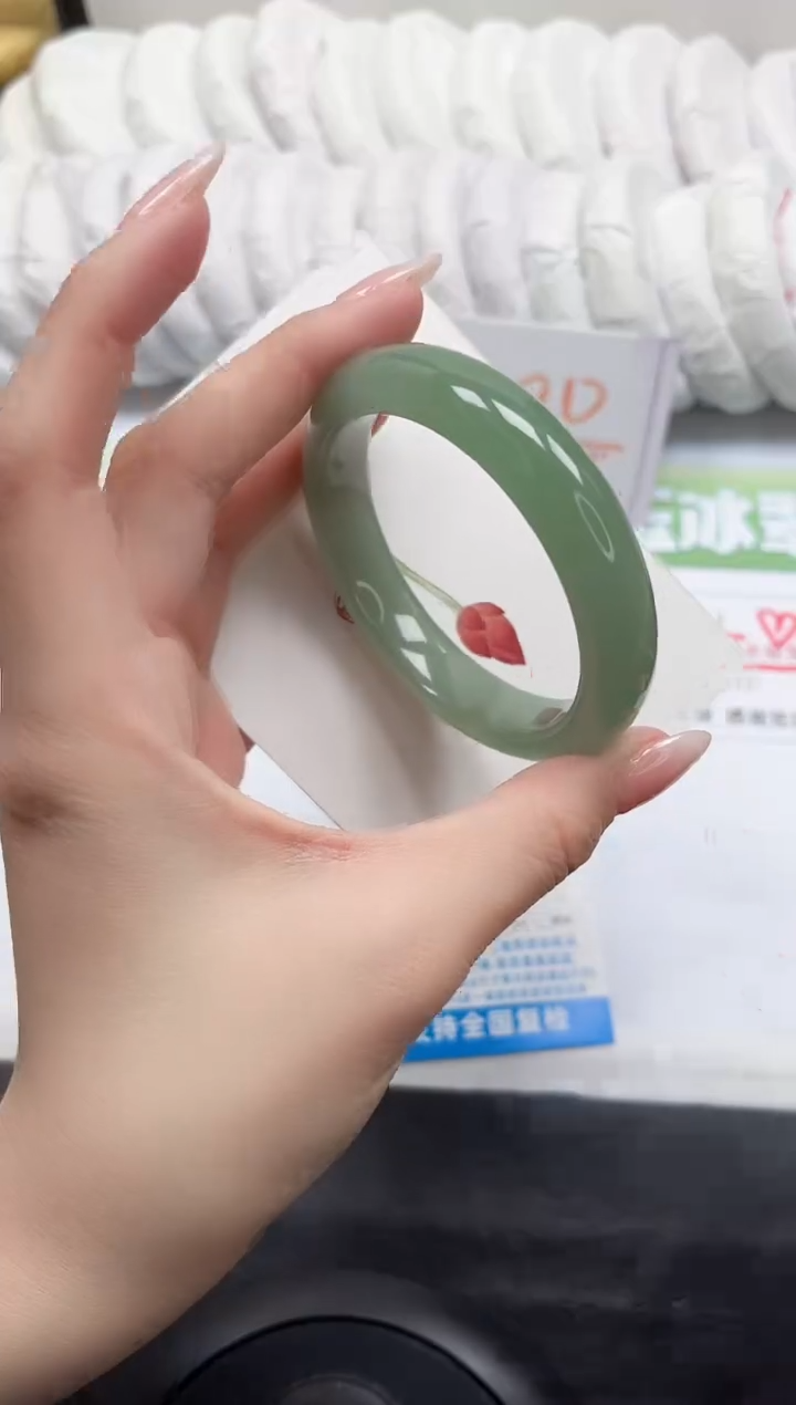 【闪购商品】石英质玉手镯未镶嵌303-56