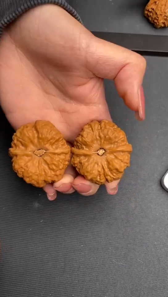 文玩核桃把件蛤蟆头40左右（已打底）