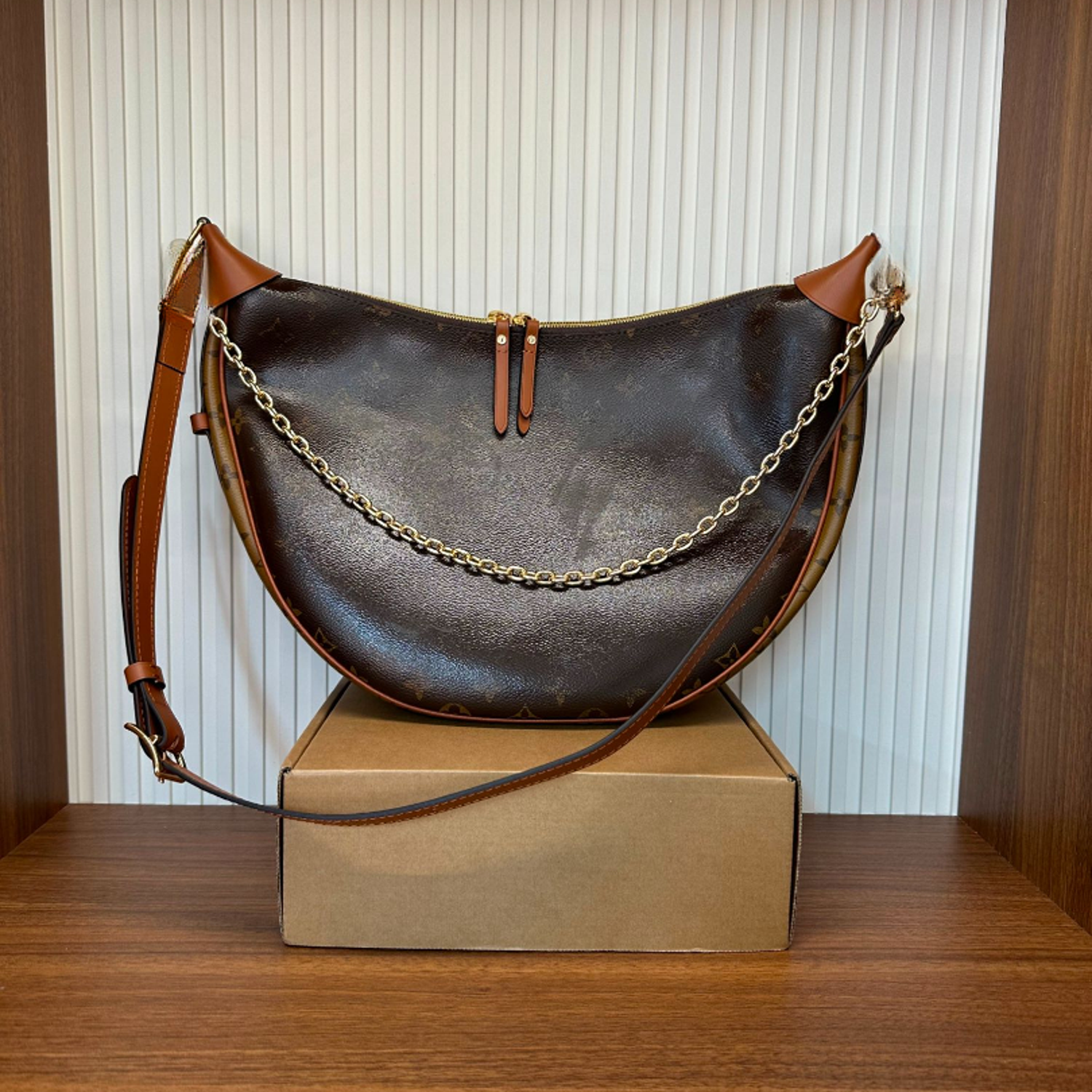 2025（大月亮）广版带级刚五金时尚女包