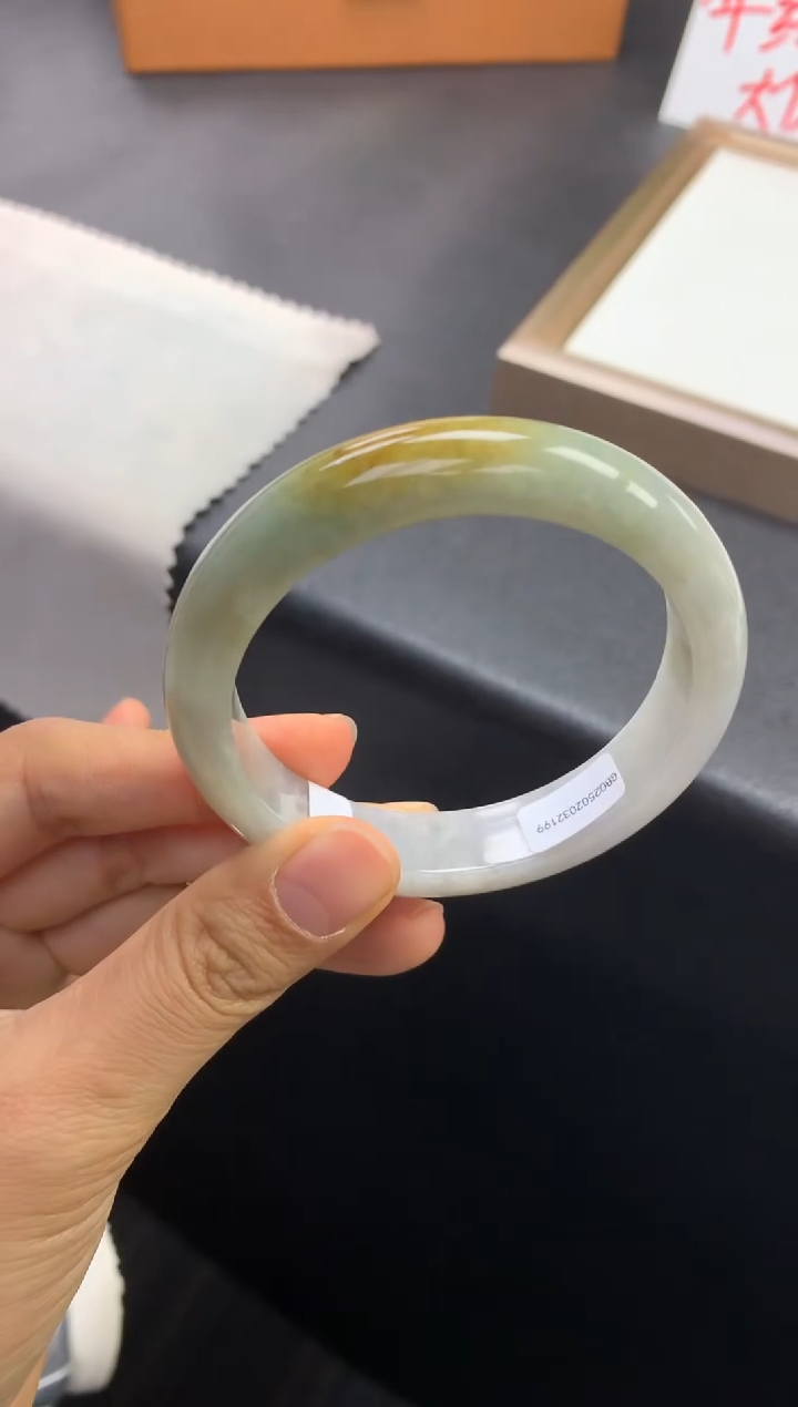 未镶嵌手镯翡翠退货需手镯吊牌标签完好