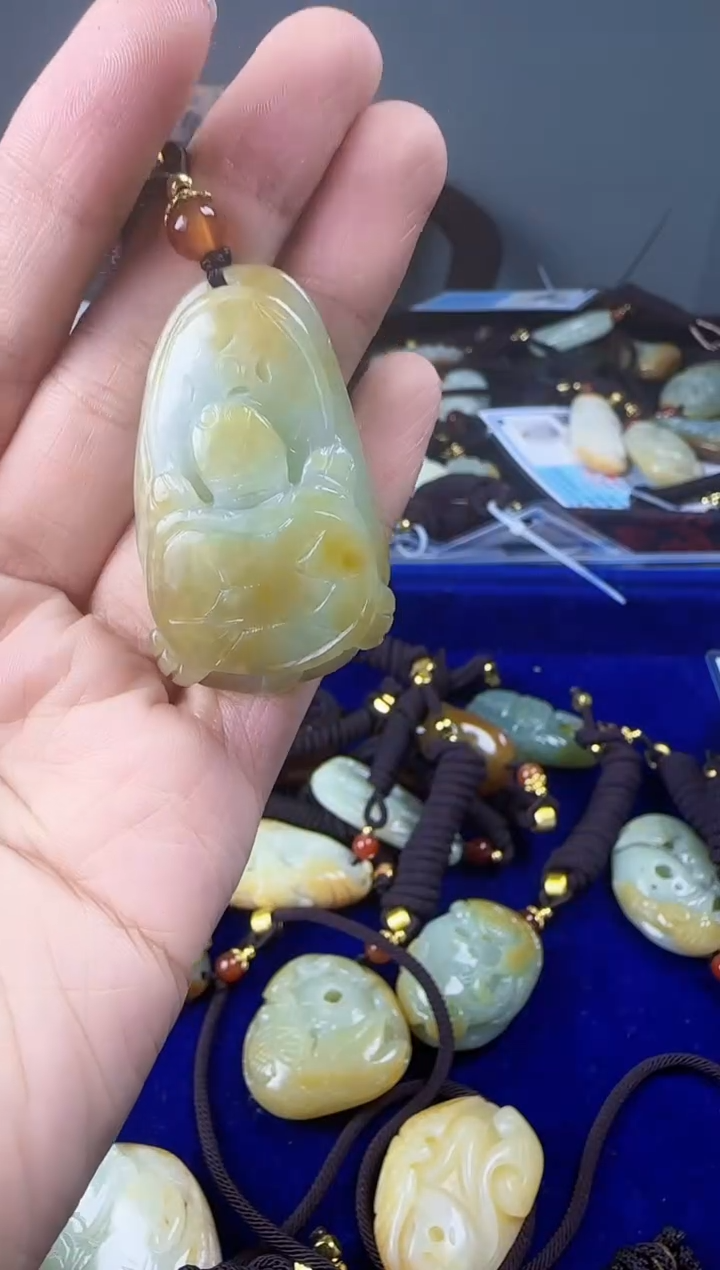 和田玉未镶嵌颈饰1