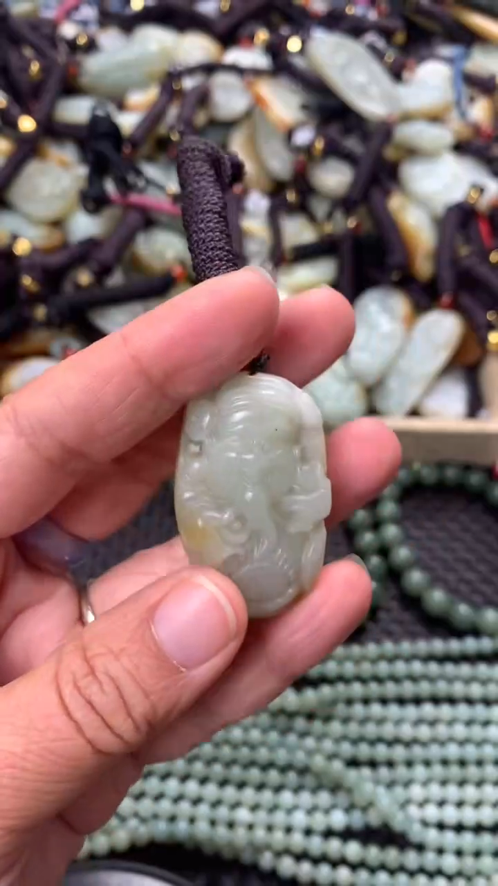 【闪购商品】和田玉颈饰未镶嵌多样性发货没有证书拍一发一有瑕