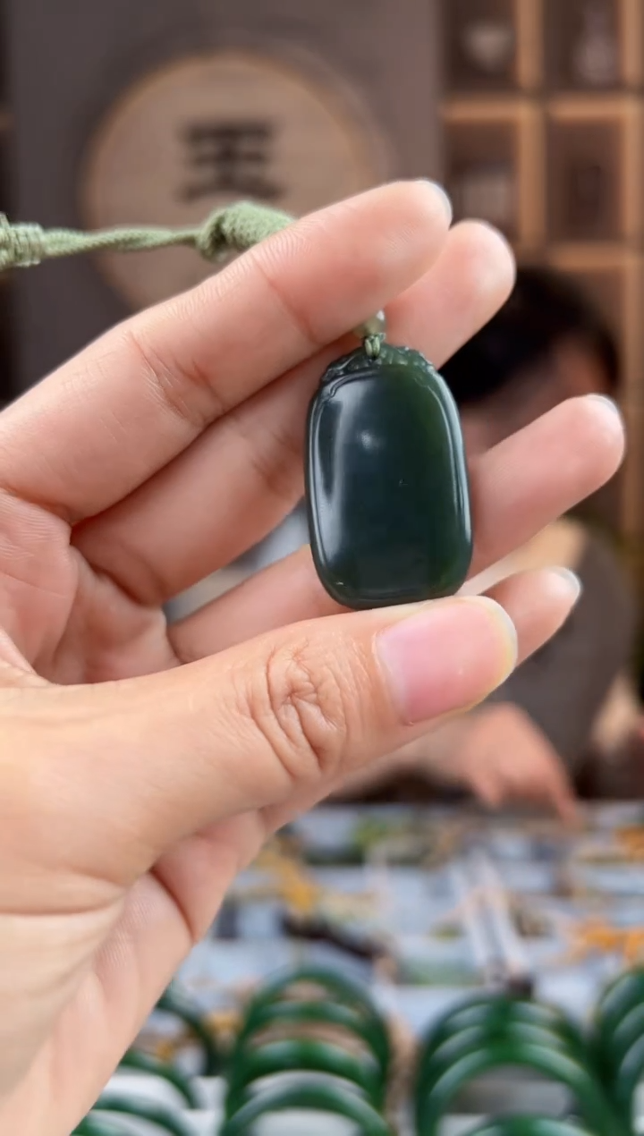 颈饰未镶嵌和田玉拍一发一，拍一发一