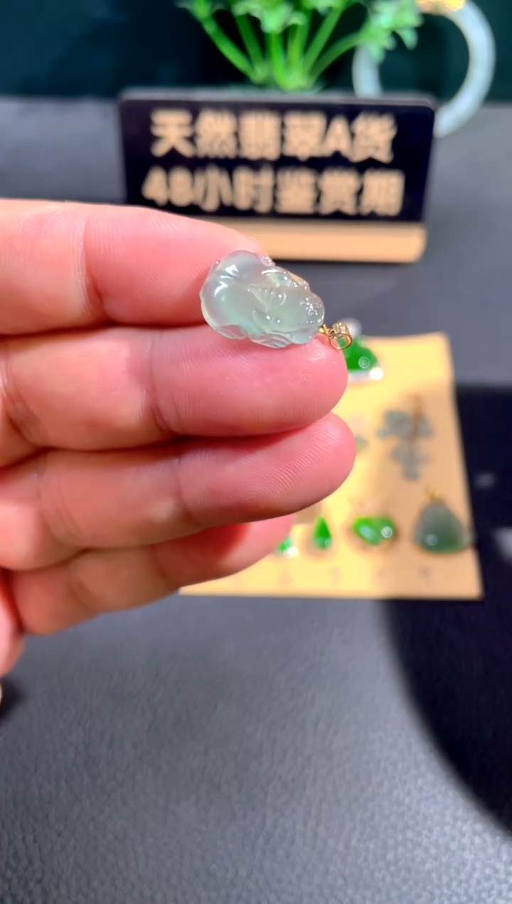 颈饰18K金镶嵌翡翠翡翠