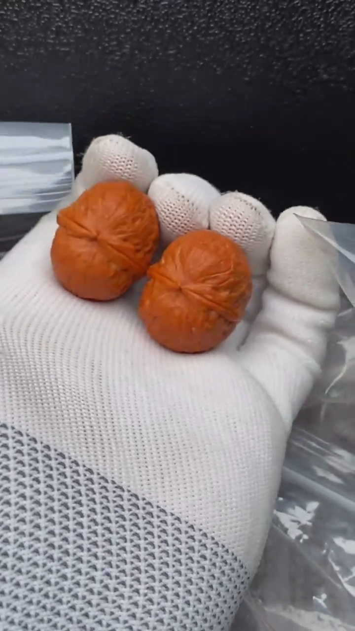 【闪购商品】文玩核桃把件蛇皮元宝