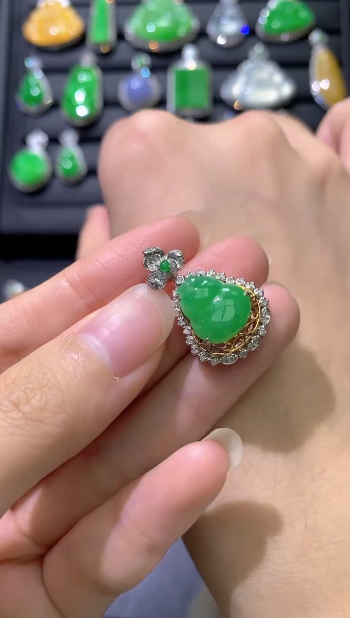 颈饰18K金镶嵌翡翠7葫芦