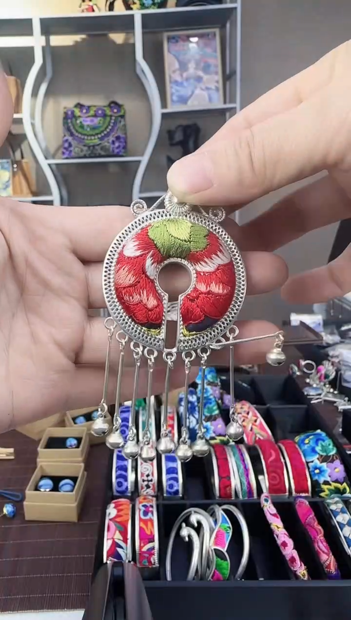 【闪购商品】织绣非遗手工刺绣吊坠
