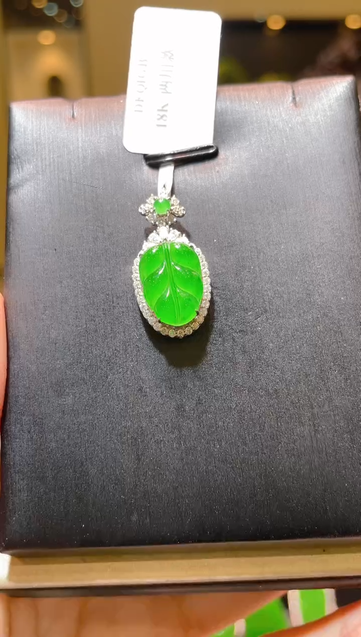 【闪购商品】翡翠吊坠(赠链)18K金镶嵌A19