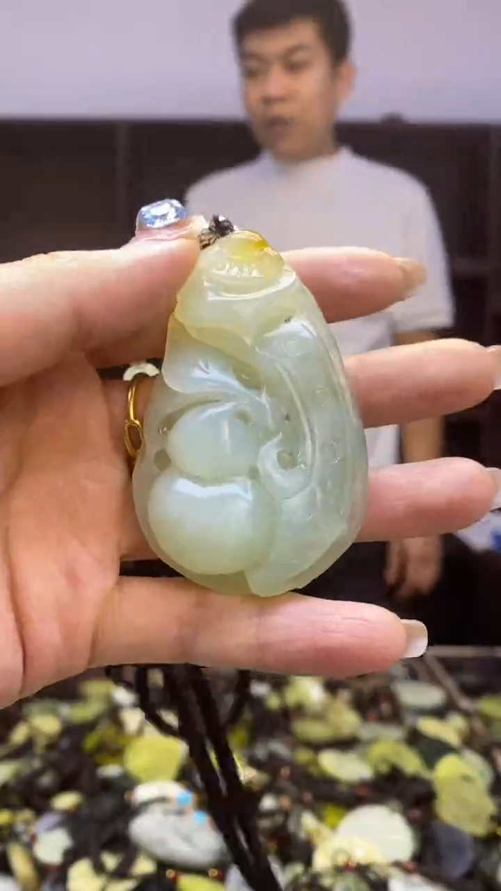 未镶嵌岫玉挂件 