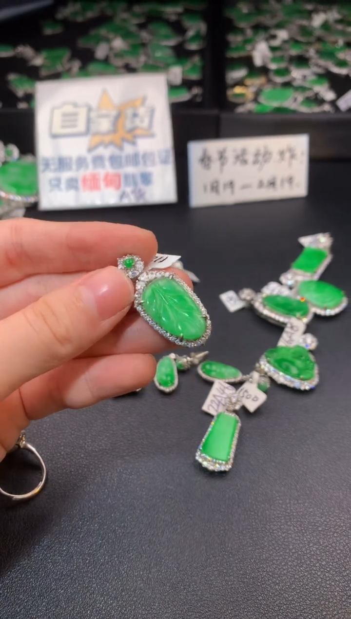 【闪购商品】翡翠颈饰银S925镶嵌翡翠