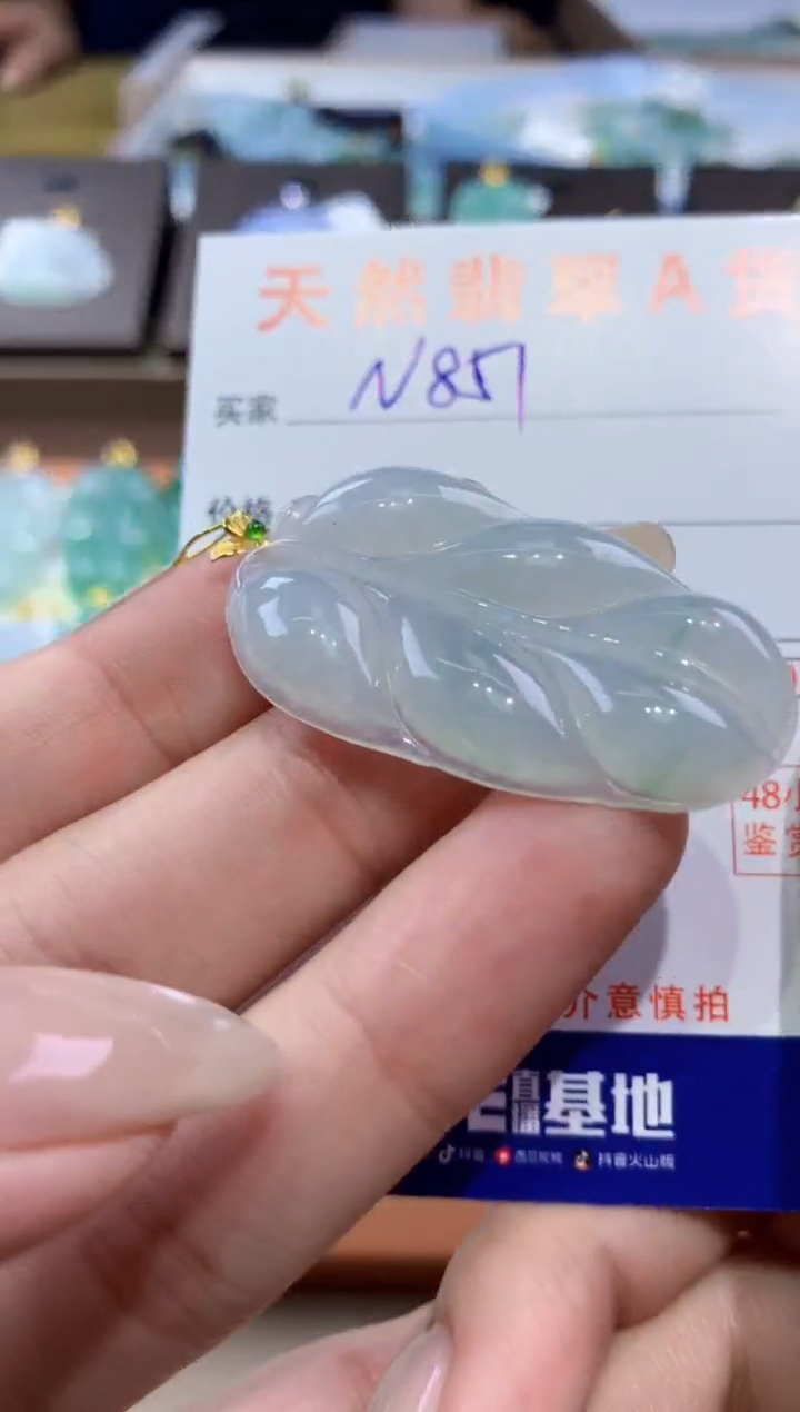 颈饰18K金镶嵌翡翠天然缅甸翡翠A货挂件 