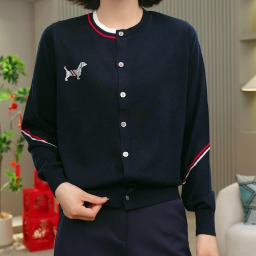 春季上新时尚镶钻小狗纯色纽扣针织衫上衣女