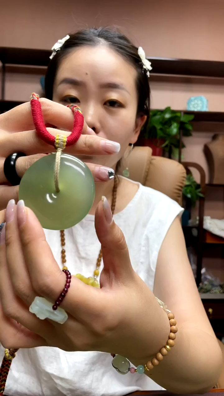 岫玉未镶嵌吊坠·