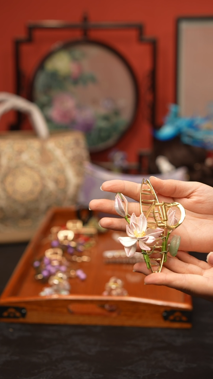 刺绣一****儿非遗手工绒花饰品