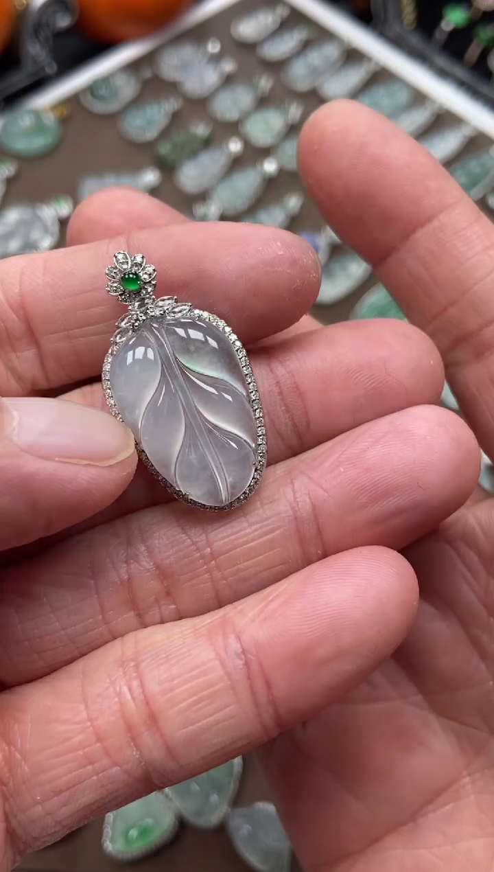 【闪购商品】翡翠吊坠(不含链)18K金镶嵌叶子