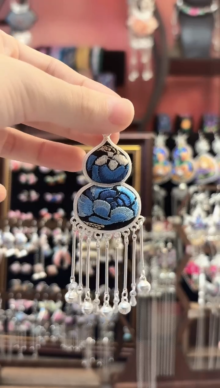 织绣 云织谣民族风精美饰品   172