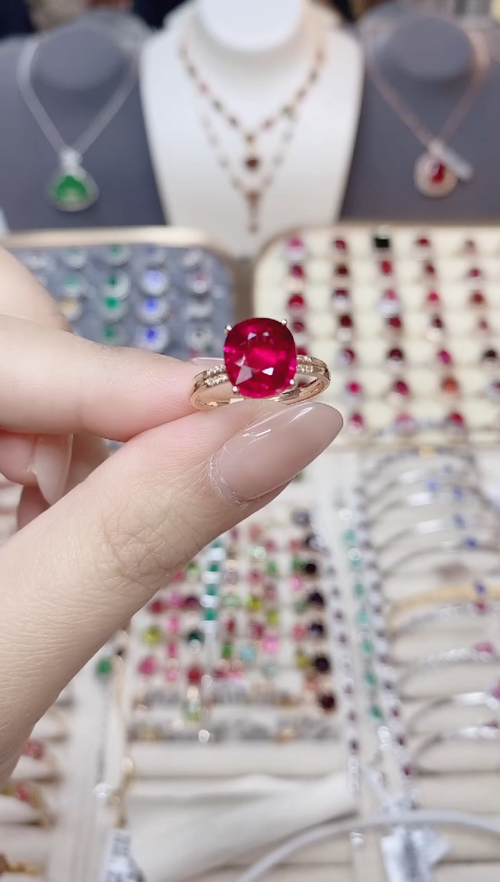 18K金镶嵌碧玺戒指碧玺2.85CT