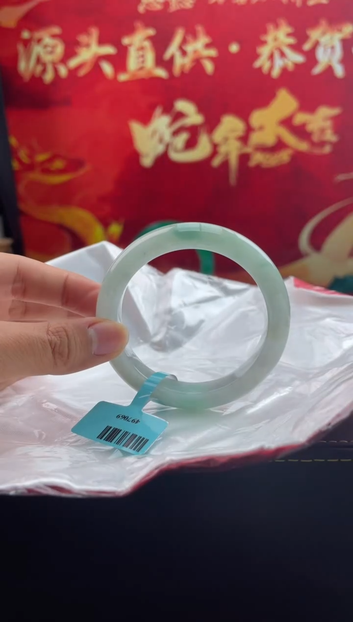 【闪购商品】翡翠手镯未镶嵌8翡翠手镯（微瑕）