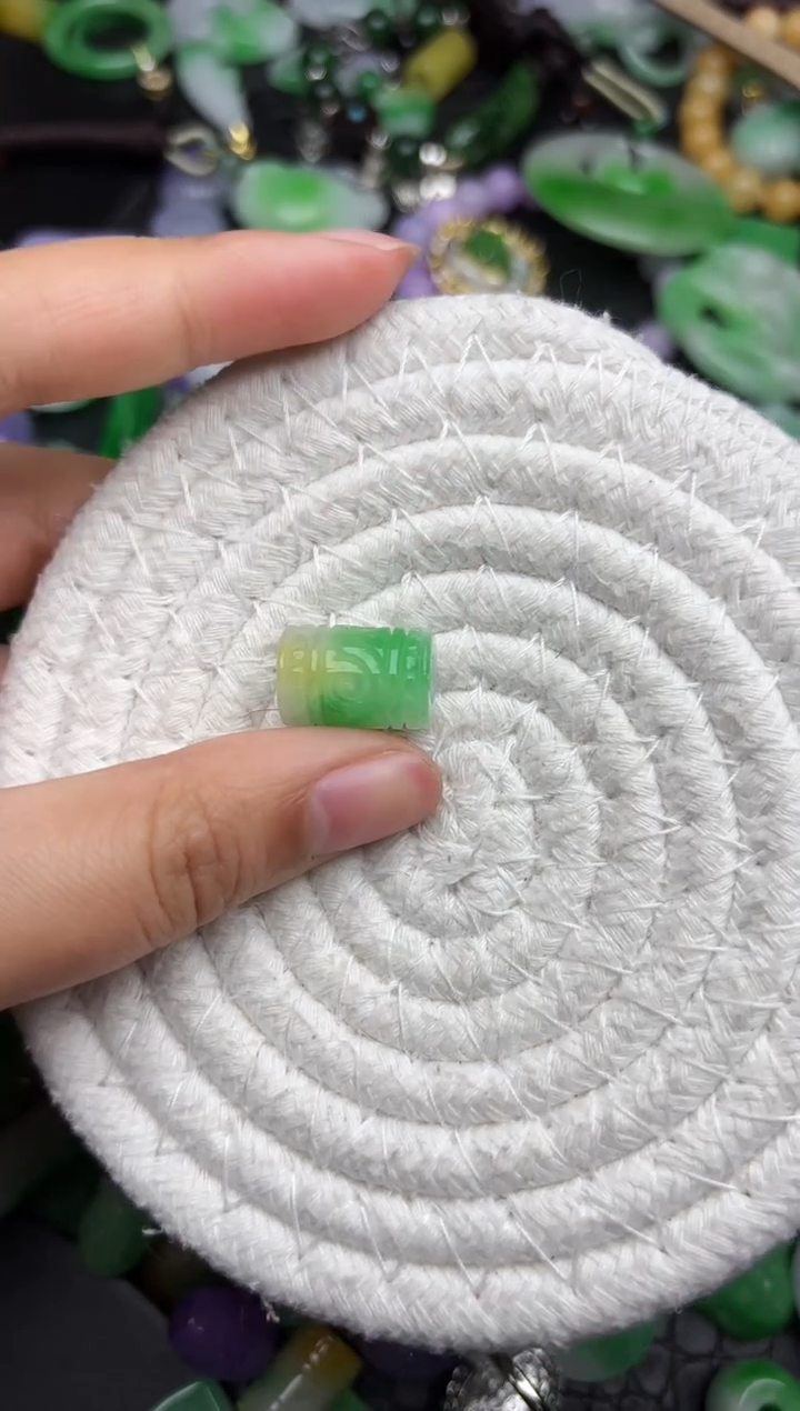 颈饰未镶嵌翡翠缅甸翡翠吊坠