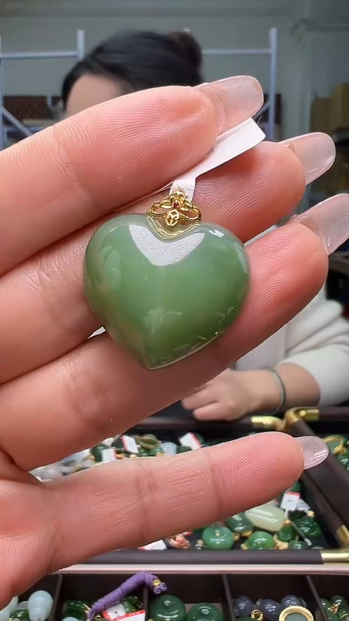 颈饰18K金镶嵌和田玉（多样性发货.发其一)12.25.12