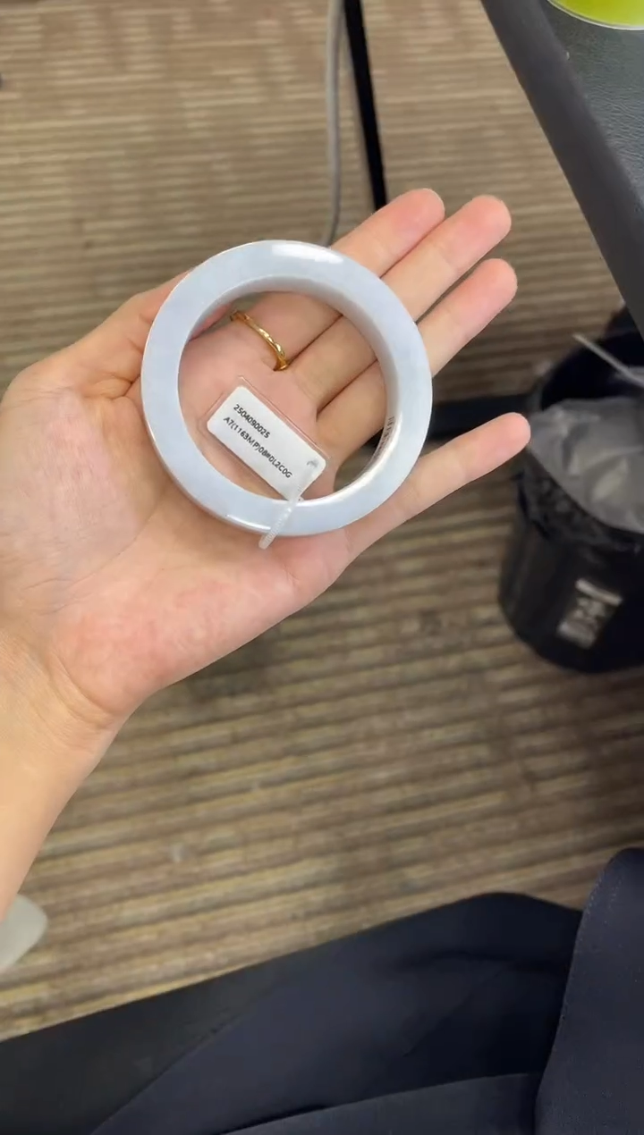 未镶嵌手镯定制翡翠哎*黄手镯